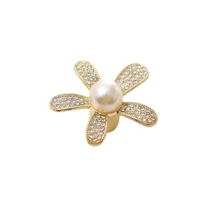 American-style Light Luxury Single-hole <strong>Diamond</strong>-embellished Zinc Alloy Rhinestone Flower Dolphin Children's Handle - Product Image 4