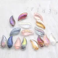 50 teile/beutel 8*18mm Kunststoff lose Perlen Schmuck Funds tücke Regenbogen Farbe Glas 3D Blatt Perlen für Frauen Ohrring machen