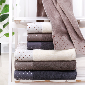 Asciugamano <span class=keywords><strong>da</strong></span> Bagno in Puro Cotone con Sezioni Manecchinate, Personalizzabile con il Logo Aziendale Ricamato. Presenta punti rotondi ed è morbido. - Product Image 1