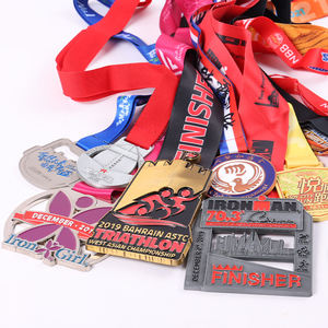 النحاس مطلي الذهب شعار مخصص 3d مزدوجة الوجه كرة القدم جائزة الرياضة ميدالية مع التسامي الشريط الحبل - Product Image 1