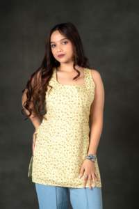 Kurti Corto con Cuello Cuadrado y Estampado Floral Mini/Delicado de Color Rosa de Shifa Trendy para Mujer, Vestido Étnico Cómodo para Uso Diario, Fiestas y Verano - Product Image 6