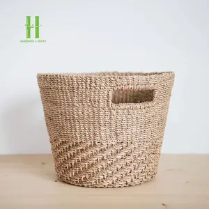 Cesto intrecciato di fanerogame con manico per la decorazione della tavola nuovo Design cesto portaoggetti Eco Friendly vimini vassoio OEM Packaging Vietnam