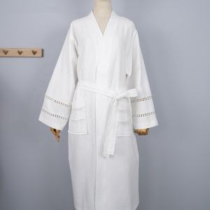 Robe de chambre en tissu gaufré blanc luxueux avec bordure en dentelle, peignoir léger en coton pour hôtel SPA, robe de chambre de style kimono pour femmes - Product Image 1