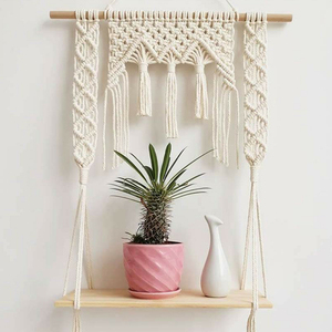 Estante colgante de pared de macramé estilo bohemio arte de pared flotante tejido a mano para decoración del hogar para sala de estar o baño - Product Image 1