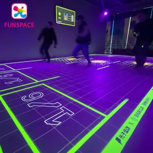 สวนสนุก Funspace โปรเจคเตอร์โฮโลแกรมแบบโต้ตอบแบบตั้งพื้น ระบบการฉายภาพเกมแบบโต้ตอบ