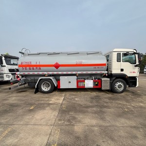 Camion-citerne à carburant HOWO TX 15000L avec distributeur et compteur pour la livraison et le ravitaillement de carburants inflammables - Product Image 5