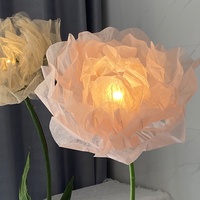 Lampe sur pied géante artisanale à ouverture et fermeture électriques, motif pivoine sérigraphié, 60 cm, couleur personnalisable, pour l'ambiance des salles de diffusion en direct