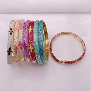 Bracelet exquis et coloré de style vintage chinois plaqué or 18 carats avec motif de fleurs en émail pour femmes - Product Image 4