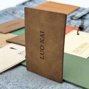 ป้ายหนังแท้แบบกำหนดเอง ปั๊มนูน สำหรับเสื้อผ้ากางเกงยีนส์ เย็บติด หรือรีดร้อนติด สำหรับหมวก กระเป๋า ป้ายแบรนด์ - Product Image 3