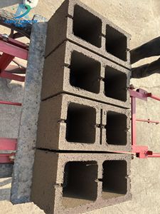 ماكينة صنع الطوب المتشابك المجوف شبه الأوتوماتيكية الشائعة ، ماكينة صنع الطوب ، كتلة رصف بسعر المصنع - Product Image 6