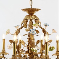 Lustre français en laiton à 8 lumières décoration fleur en porcelaine pour salon