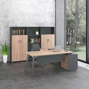 Juego de escritorio de oficina ejecutiva de diseño, muebles de oficina, muebles comerciales, escritorio de trabajo, mesa de oficina de lujo de madera con sillas - Product Image 1