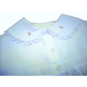 Delantal Escolar Bordado con Rosas - Product Image 1