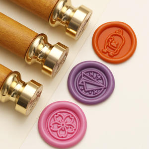 Mini sceau à manche en bois 7,5x1,5 cm avec tête en cuivre pour la décoration et l'emploi comme tampon - Product Image 2