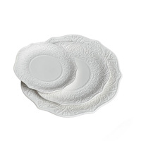 Französische Nordische Blumenförmige Weiße Geprägte Spitzen-Keramik-Platzteller für Zuhause, Hotel, Hochzeit