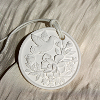 Pierre d'arôme d'huile essentielle de forme ronde de diffuseur de fleur en céramique écologique pour la décoration parfumée de voiture de maison pour le parfum de lavande