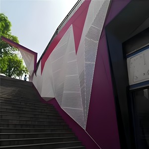 Panel de Revestimiento Metálico Geométrico para Fachadas de Edificios Comerciales - Product Image 1
