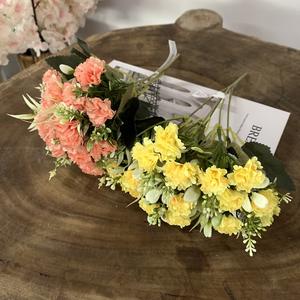 Venta al por mayor <span class=keywords><strong>precio</strong></span> barato Clavel pequeño mini <span class=keywords><strong>ramo</strong></span> de flores artificiales 5 ramas para celebraciones del Día mensual - Product Image 1