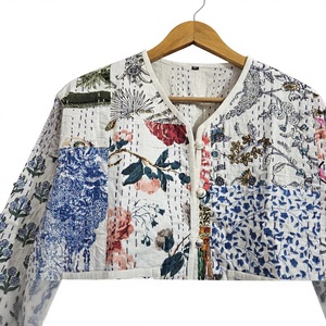 Veste patchwork florale pour femme, vêtement d'extérieur floral pour femme, veste au design patchwork, veste décontractée pour femme, cadeau pour elle - Product Image 2