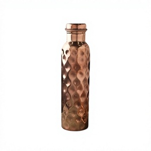 Compre en línea una botella de cobre martillado con diseño de diamante para beber, ideas de regalos, artículos para beber en la oficina o la escuela, botella de agua saludable para adultos. - Product Image 1
