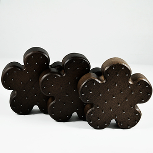 Espositore in Legno Massello Marrone a Forma di Cuore e Fiore per Gioielli da Piercing Elegante Supporto in Legno per Gioielleria da Piercing alla Moda - Product Image 5