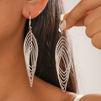 Boucles d'oreilles en fil de fer style européen et américain, en zircon métallique, ovales, ajourées, en forme de croix, pour femme, tendance, uniques, mode de niche