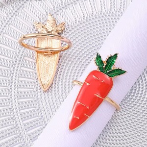 Anneau de serviette personnalisable en fer forgé de luxe, fait main, écologique et durable, pour mariages, fêtes et décoration intérieure - Product Image 1