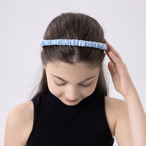 ربطة شعر للأطفال مخصصة بشعار مطرز بسعر الجملة، مصنوعة من حرير التوت 100٪، عصابة رأس حريرية مجعدة، عصابة رأس حريرية ملتوية - Product Image 2