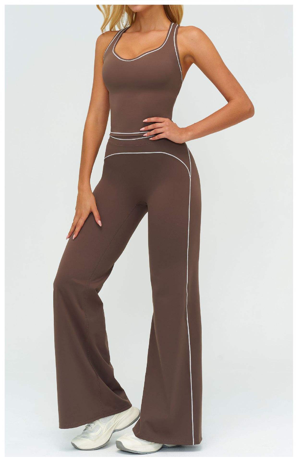 สีน้ำตาลเข้ม