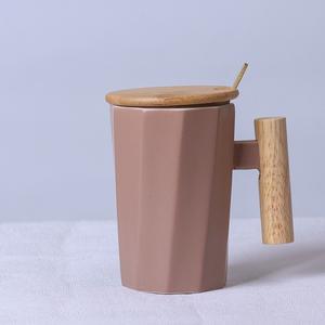 Cadeaux IStapromo, tasse à café de style nordique en céramique, avec poignée en bois créative, couvercle et cuillère, cadeau pour les événements de bureau et les fêtes - Product Image 5