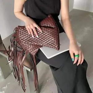 Bolsa de mão feminina europeia e eua, bolsa de malha feita à mão, simples, com borlas
