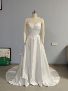 LY-WD0013 Vestido de Novia de Raso con Hombros Descubiertos sin Mangas y Corsé con Espalda de Encaje Elegante Falda de Novia Color Marfil para Graduación - Product Image 4