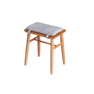 Tabouret Elsa en bois de cerisier massif, tabouret de coiffeuse avec siège rembourré, meubles de chambre à coucher - Product Image 5