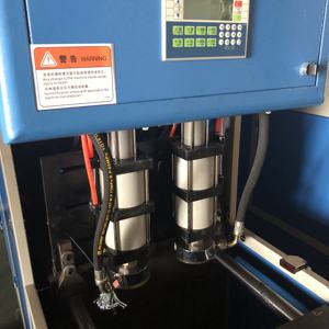 2-Kavitäten Halbautomatische PET-Kunststoff-Flaschenherstellungs-Blasmaschine Preis Blasformmaschine - Product Image 4