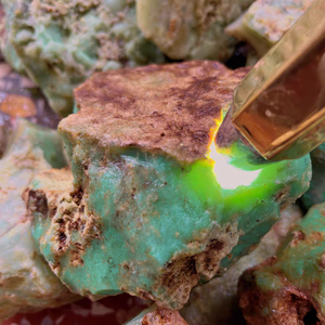 Batu Giok Hijau Alami Grosir Giok Australia Kristal Mentah Batu Penyembuh - Product Image 2