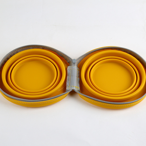 Gamelle pliable moderne et portable pour chien avec fermeture éclair en silicone - Product Image 1