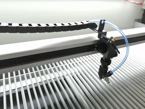 Machine de découpe laser CO2 CNC industrielle haute puissance pour bois, papier, cuir, PVC, <span class=keywords><strong>EVA</strong></span>, acrylique, type <span class=keywords><strong>portique</strong></span> refroidi par eau, automatique - Product Image 4