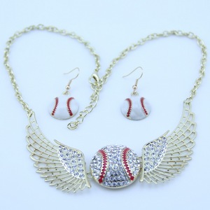 สร้อยคอปีกแบบคลาสสิกประดับเพชร สร้อยคอสั้นสำหรับผู้หญิง - Product Image 1