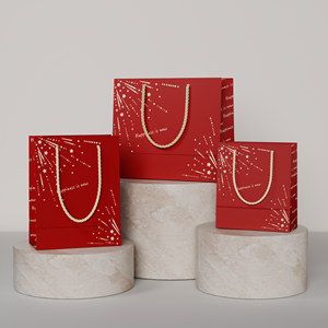 Vente en gros de boîtes cadeaux de haute qualité avec logo personnalisé imprimé, ODM, en carton ivoire classique, matériaux recyclés, avec poignée en corde de coton - Product Image 1