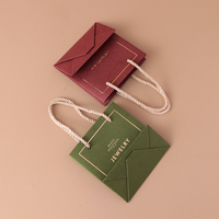 Sacs cadeaux en papier pour bijoux avec logo personnalisé et poignées torsadées en coton, vente en gros d'usine OEM ODM