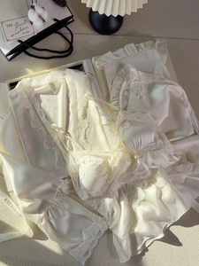 Ensemble de pyjamas en satin brodé personnalisé, basique, régulier, 3 pièces, pyjamas en soie de luxe pour femmes, pyjamas blancs pour femmes, ensembles de vêtements de nuit en satin - Product Image 4