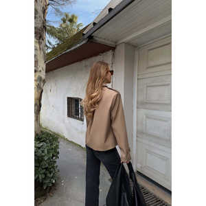 Chaqueta para Mujer Color Bronceado con Detalle de Botones - Product Image 1