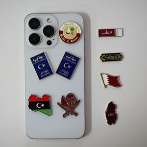 Модный металлический стикер с флагом Катара и Ливии, эмалированный, в современном культурном стиле, для украшения телефона и использования в качестве бейджа для паспорта - Product Image 1