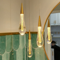 Luminaire suspendu en forme de goutte de pluie personnalisé Lustres LED en verre doré pour escaliers d'hôtel et hôtels