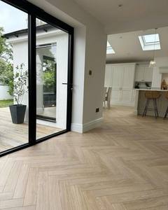 Suelo Vinílico SPC Moderno para Interiores <span class=keywords><strong>EcoHome</strong></span> SPC5-KW83005, Serie de Diseño de Madera PVC, Resistente al Agua, al Desgaste y a los Arañazos, Sistema de Clic - Product Image 5