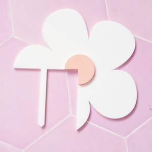 ดอกไม้อะคริลิคตกแต่งเค้กธีมฤดูใบไม้ผลิสำหรับงานวันเกิด รูปแบบน้ำผึ้งและความหวาน - Product Image 4