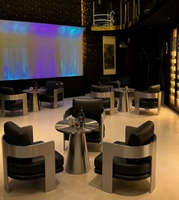 Projet de mobilier de bar commercial sur mesure : chaises et tables en cuir avec structure en acier inoxydable pour hôtel et pub
