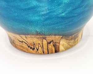 Diseñadas para una fácil colocación y una presentación elegante, estas macetas de resina y madera para plantas ofrecen una ligereza y durabilidad. - Product Image 3