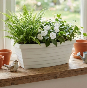 Pot de fleurs rectangulaire blanc robuste en plastique PP, forme bateau octogonal avec insert en maille pour drainage, idéal pour jardin extérieur et fenêtre - Product Image 5