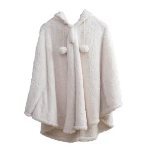 Caldo prezzo economico basso MOQ mantello invernale animale peluche coperta con cappuccio mantelli